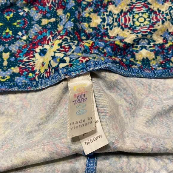 3 For $30 LulaRoe Splatter Floral Tall & Curvy - Picture 2 of 2